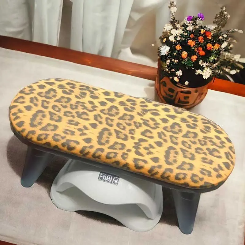 First-class-nail-polish-with-leopard-design زير دستي درجه يك ناخن طرح پلنگی